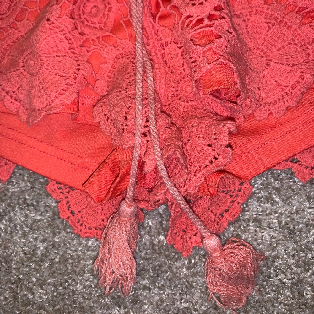 Breeze Over Orange Flower Designed shorts size S - Picture 7 of 11